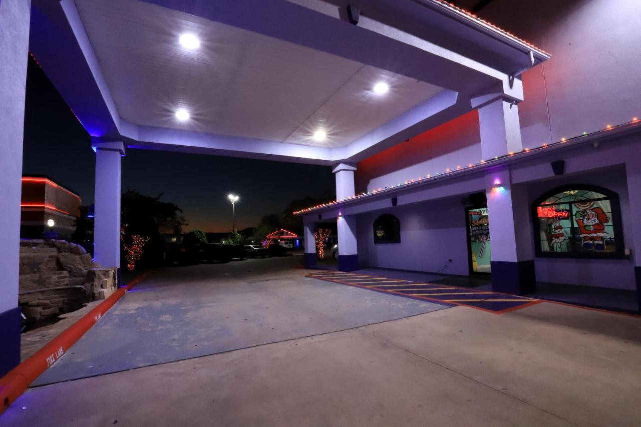 Scottish Inn And Suites Houston-Jones Road Louetta 외부 사진